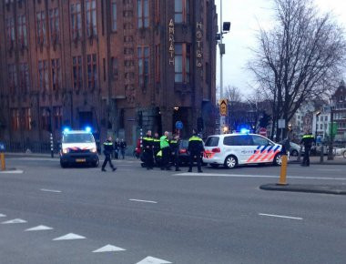 Άμστερνταμ: Οκτώ άτομα τραυματίστηκαν από αυτοκίνητο που έπεσε πάνω τους (φωτό)